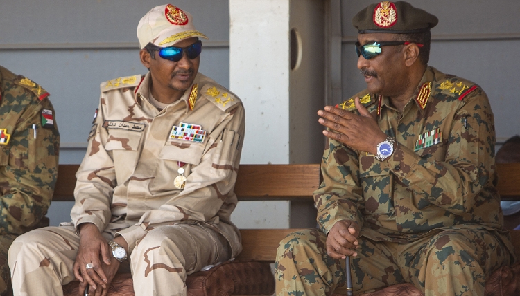 Les généraux Mohamed Hamdan Dagalo et Abdel Fattah al-Burhan.