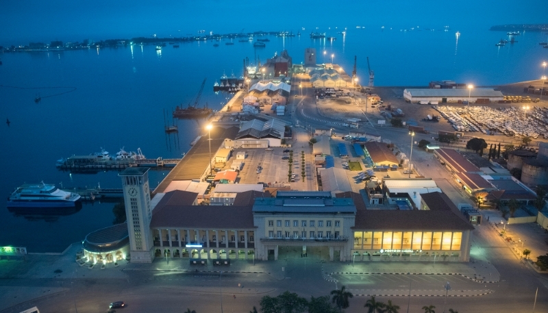 Vue du port de Luanda, en Angola, le 8 novembre 2018.