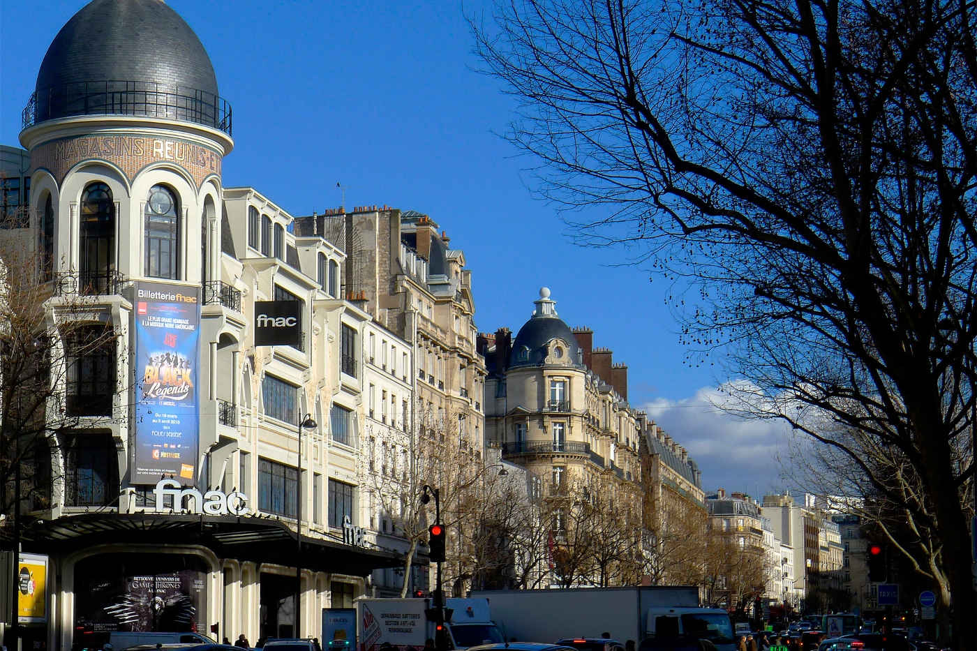 L'immeuble abritant la Fnac de l'avenue des Ternes dans le 17e arrondissement de Paris.