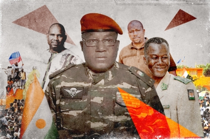 De gauche à droite : Maïkoul Zodi, coordinateur du bureau local nigérien du mouvement Tournons la page ; Abdourhamane Tchiani, président de la transition ; Salifou Modi, le numéro 2 de la junte ; le coordinateur du M62, Abdoulaye Seydou.