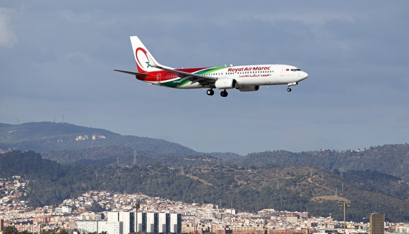 Un Boeing 737 de Royal Air Maroc au-dessus de Barcelone, Espagne, janvier 2025.
