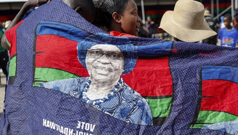 Des partisans de Netumbo Nandi-Ndaitwah durant la campagne présidentielle, à Windhoek, 24 novembre 2024.