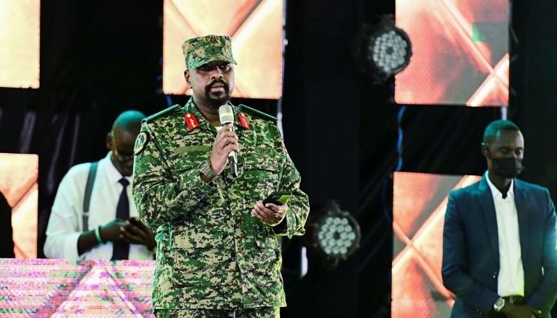 Muhoozi Kainerugaba s'exprime durant sa fête d'anniversaire à Entebbe, le 7 mai 2022. 