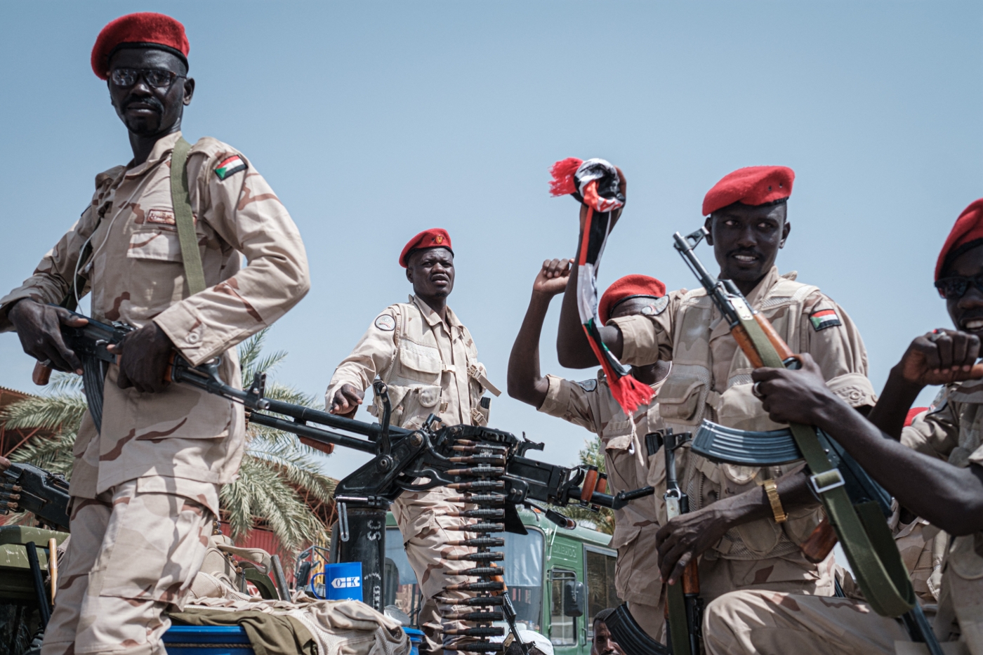 Des membres des RSF montent la garde durant un meeting du général Hemeti, à Khartoum, le 18 juin 2019.