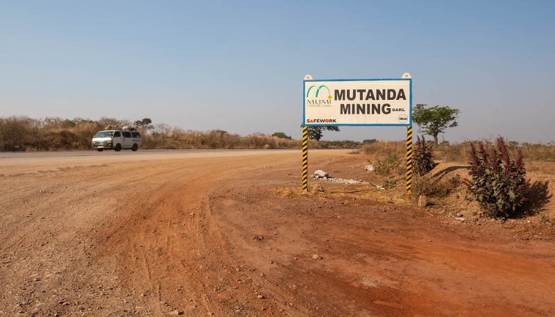 À l'entrée de la mine de Mutanda, en RDC, le 19 juin 2023.