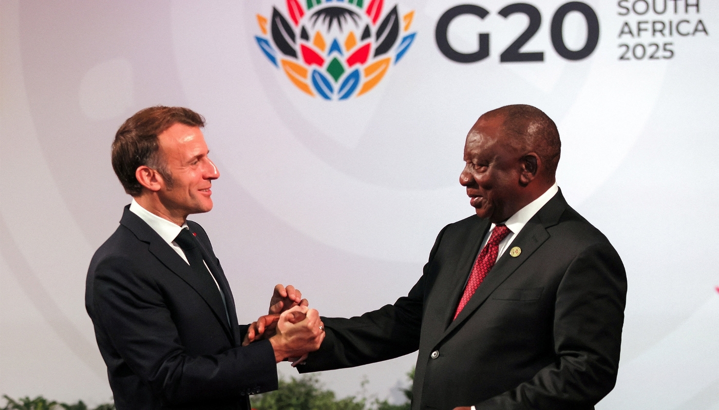 Le président français, Emmanuel Macron, avec son homologue sud-africain, Cyril Ramaphosa, à Johannesburg, le 22 novembre 2025.