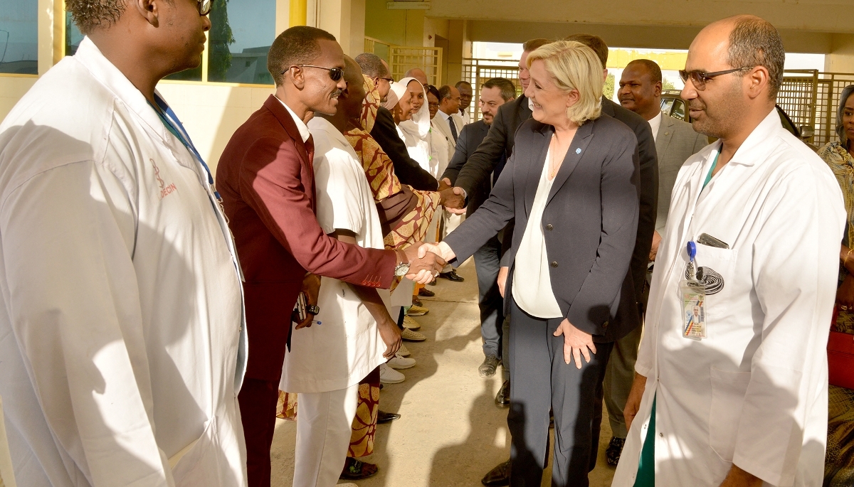 La candidate du Rassemblement national à la présidentielle française de 2027, Marine Le Pen, à N'Djamena, en avril 2017.