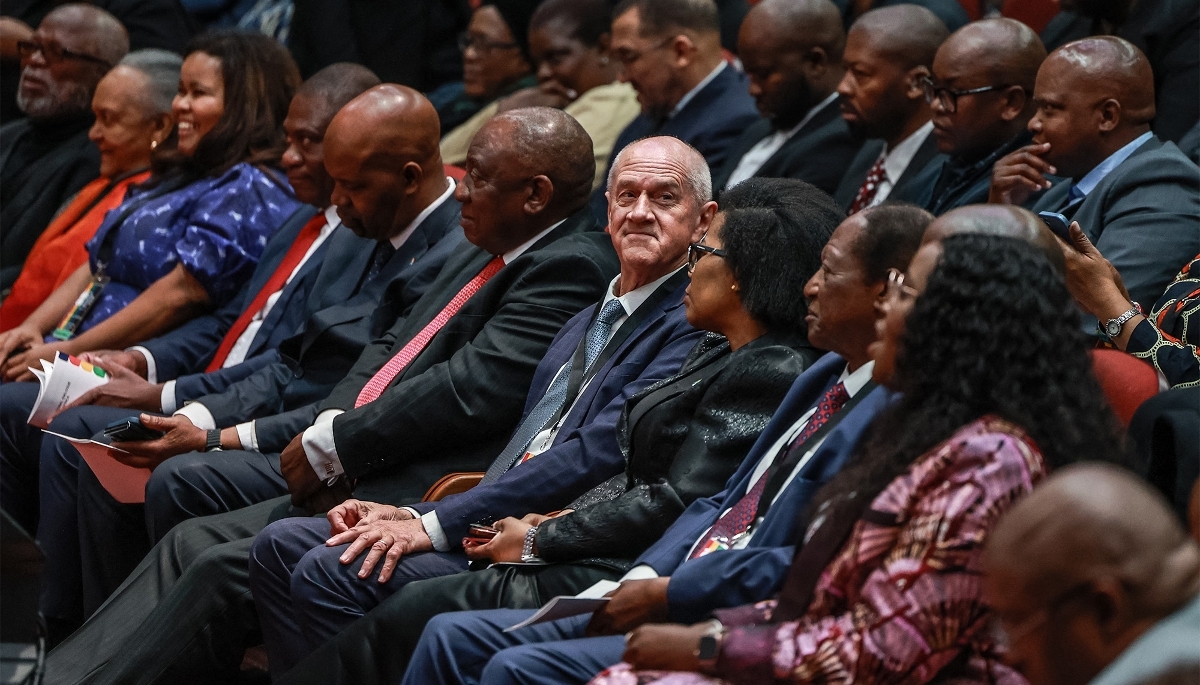 L'Afrikaner Roelf Meyer (au centre) à Pretoria, en août 2025.
