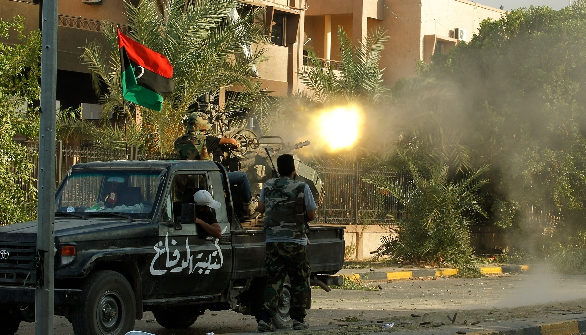 Des rebelles libyens dans le quartier d'Abu Salim, à Tripoli, en août 2011.