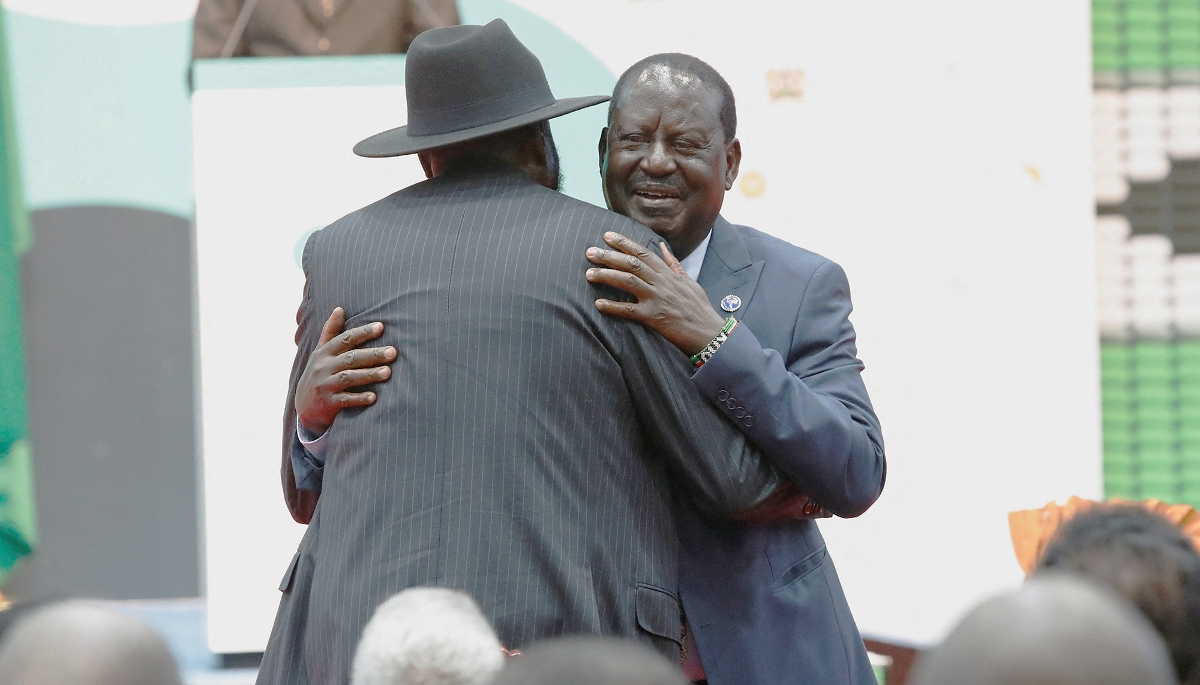 Salva Kiir (de dos) et Raila Odinga lors de l'Africa Climate Summit à Nairobi, le 5 septembre 2023.