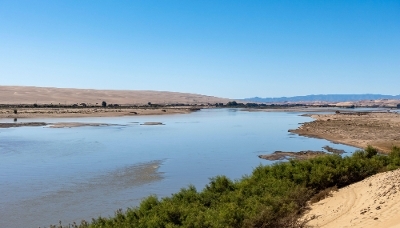 Le fleuve Orange près d'Alexander Bay, dans le Cap-Nord, en Afrique du Sud, en mai 2023.