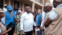 Évariste Ndayishimiye en compagnie d'observateurs de l'Union africaine durant les élections législatives, à Gitega, le 5 juin 2025.
