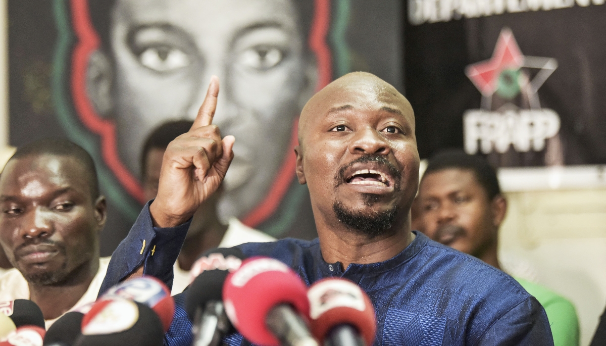 L'activiste Guy Marius Sagna au siège du mouvement Frapp-France Dégage, à Dakar, le 25 mars 2021.