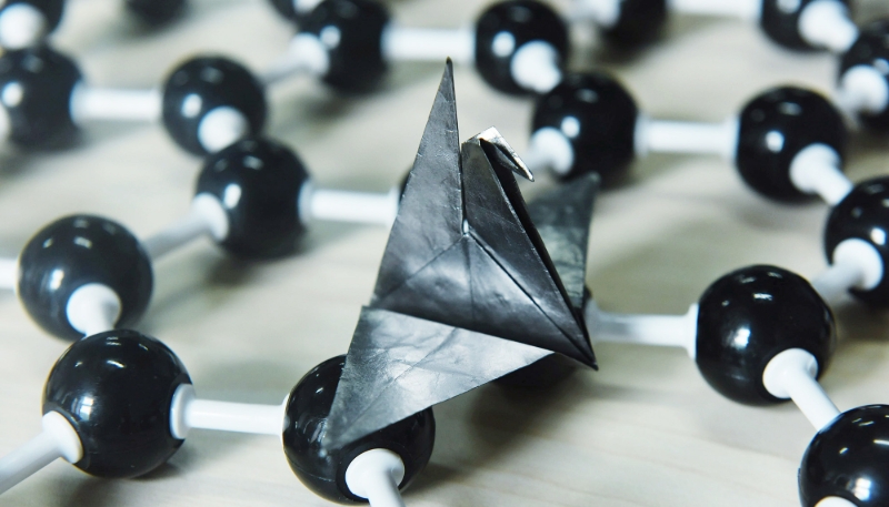 Un origami en graphène à l'université de Zhejiang, en Chine, le 14 juin 2017.