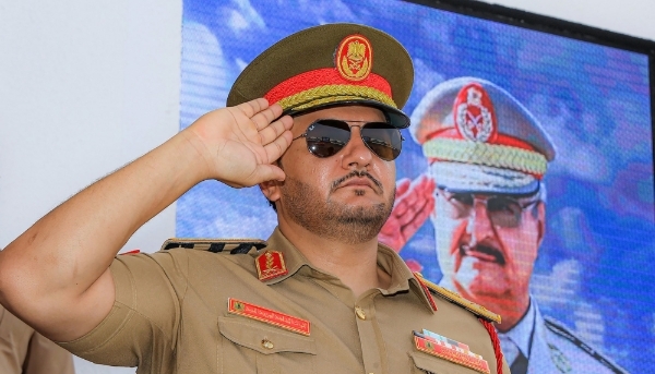 Photo issue du compte Facebook du pôle médias de Khalifa Haftar qui montre son fils, Saddam Haftar, lors d'une parade militaire à Benghazi.
