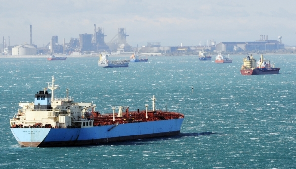 Des tankers au port de Marseille, le 17 octobre 2010.