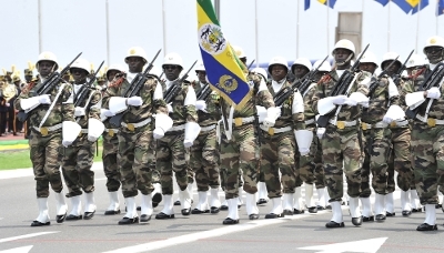 Parade des forces armées gabonaises à Libreville, le 17 août 2024.