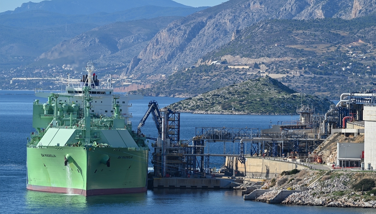 Le méthanier BW Magnolia, propriété du groupe BW Energy, près d'Athènes, en décembre 2025.