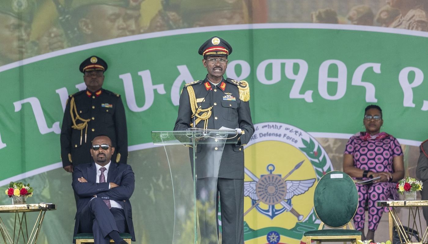 Birhanu Jula (au micro), maréchal des Forces de défense nationales éthiopiennes et chef d'état-major, à Addis-Abeba, le 26 octobre 2023.
