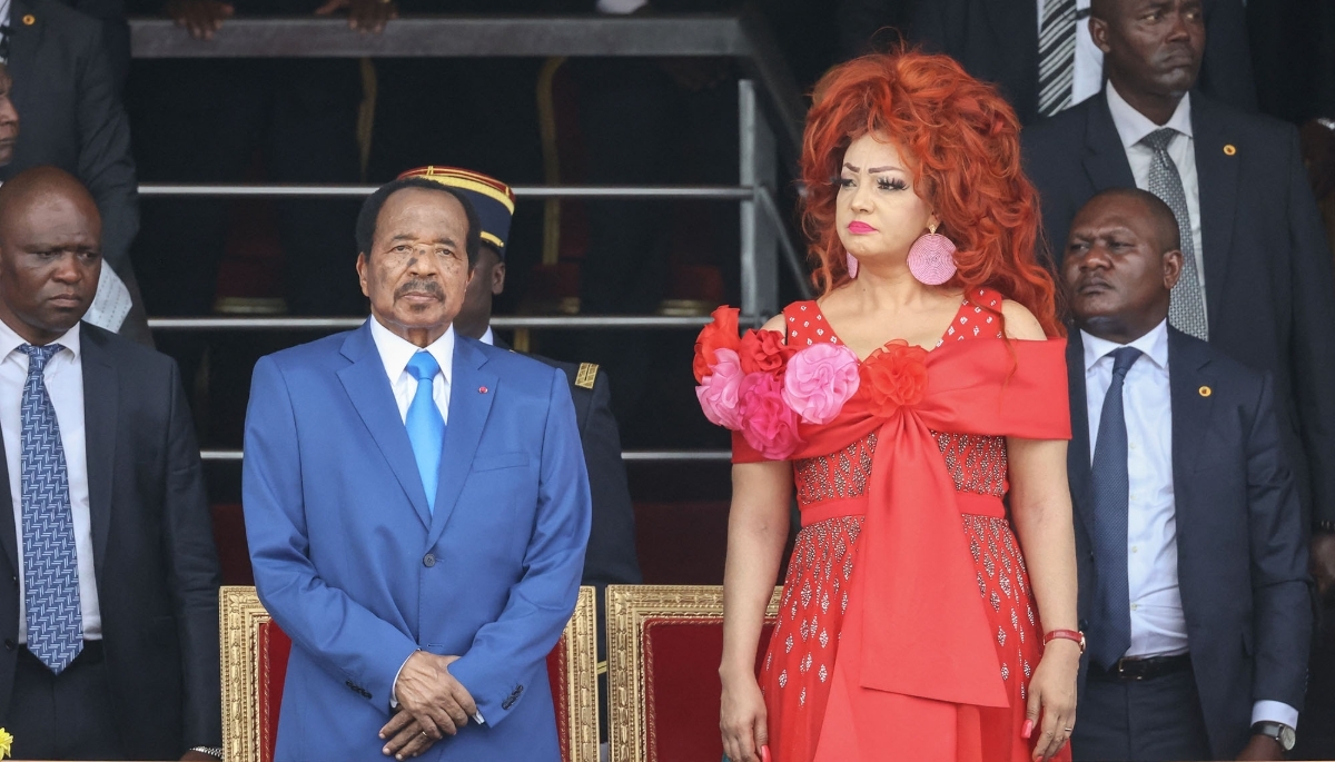 Le président Paul Biya et sa femme Chantal durant le défilé de la fête de l'Unité, à Yaoundé, le 20 mai 2024.