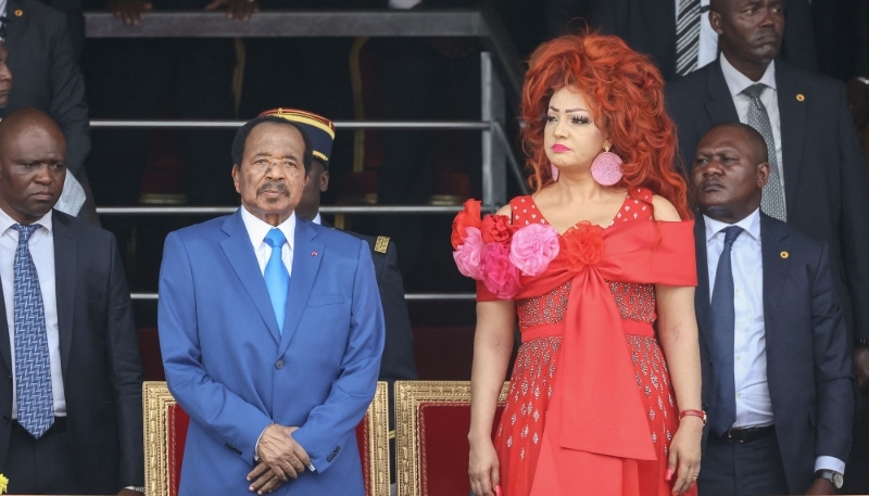 Le président Paul Biya et sa femme Chantal durant le défilé de la fête de l'Unité, à Yaoundé, le 20 mai 2024.