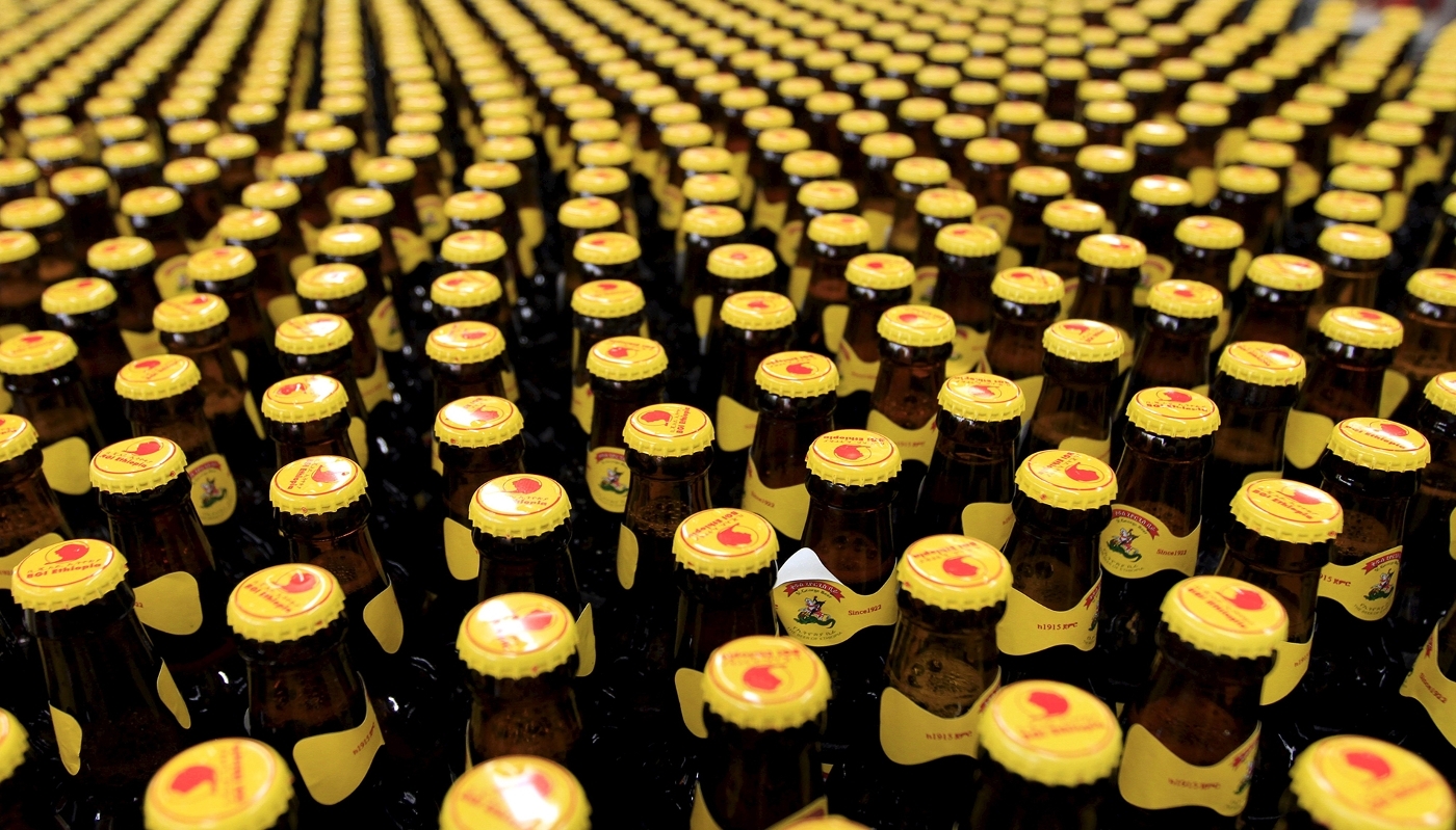 Des bouteilles de bière de la marque St George, appartenant au groupe Castel depuis 1998, à Addis-Abeba, en mars 2015.