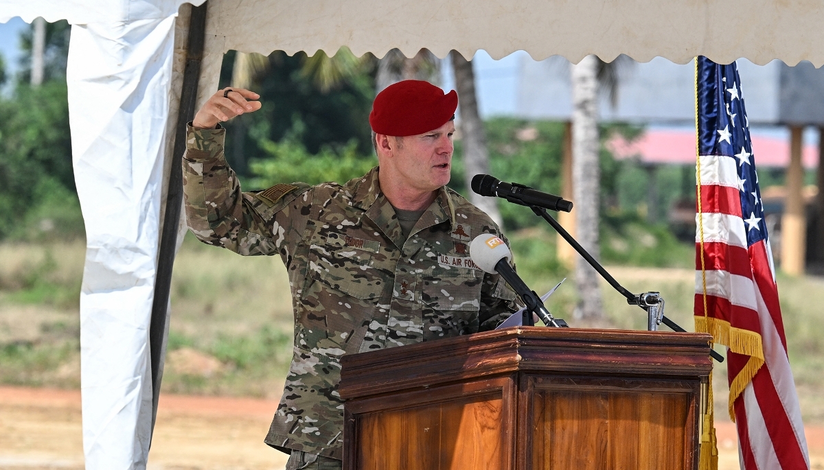 Le général Claude Tudor, commandant des opérations spéciales des forces américaines en Afrique, à Jacqueville, en Côte d'Ivoire, le 30 avril 2026.