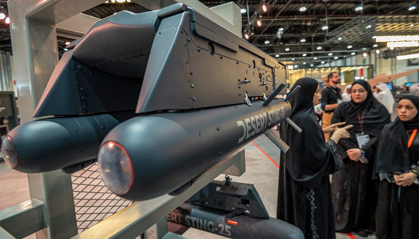 Une plate-forme d'armement équipée de munitions Desert Sting 16 exposée au pavillon Edge lors du Salon international de la défense (IDEX), à Abu Dhabi, en février 2023.