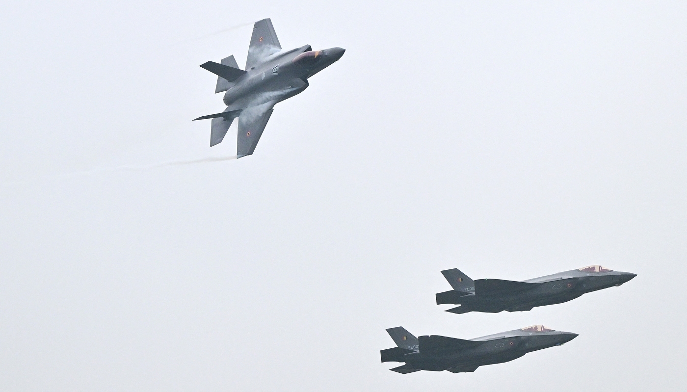 Des avions de combat Lockheed Martin F-35 à la base aérienne militaire de Florennes, en Belgique, le 13 octobre 2025.