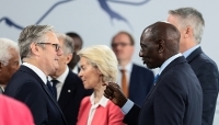 Le premier ministre britannique, Keir Starmer, et le président kényan, William Ruto, lors du sommet du G7 à Évian-les-Bains, en France, le 17 juin 2026.