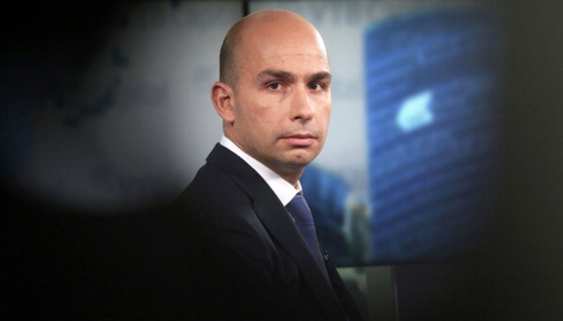 Atanas Bostandjiev durant une interview sur la chaîne de télévision Bloomberg, à Londres, en 2012.