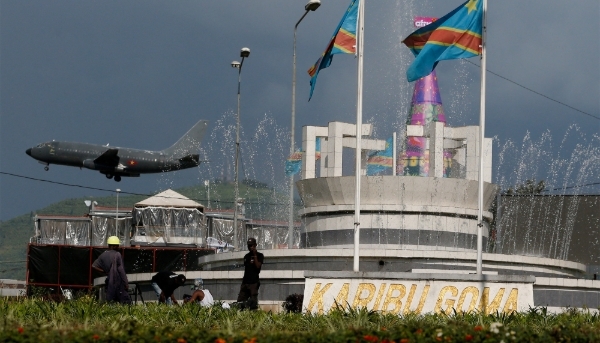 Un avion des FARDC vole à Goma, dans la province du Nord-Kivu, le 18 décembre 2023. 