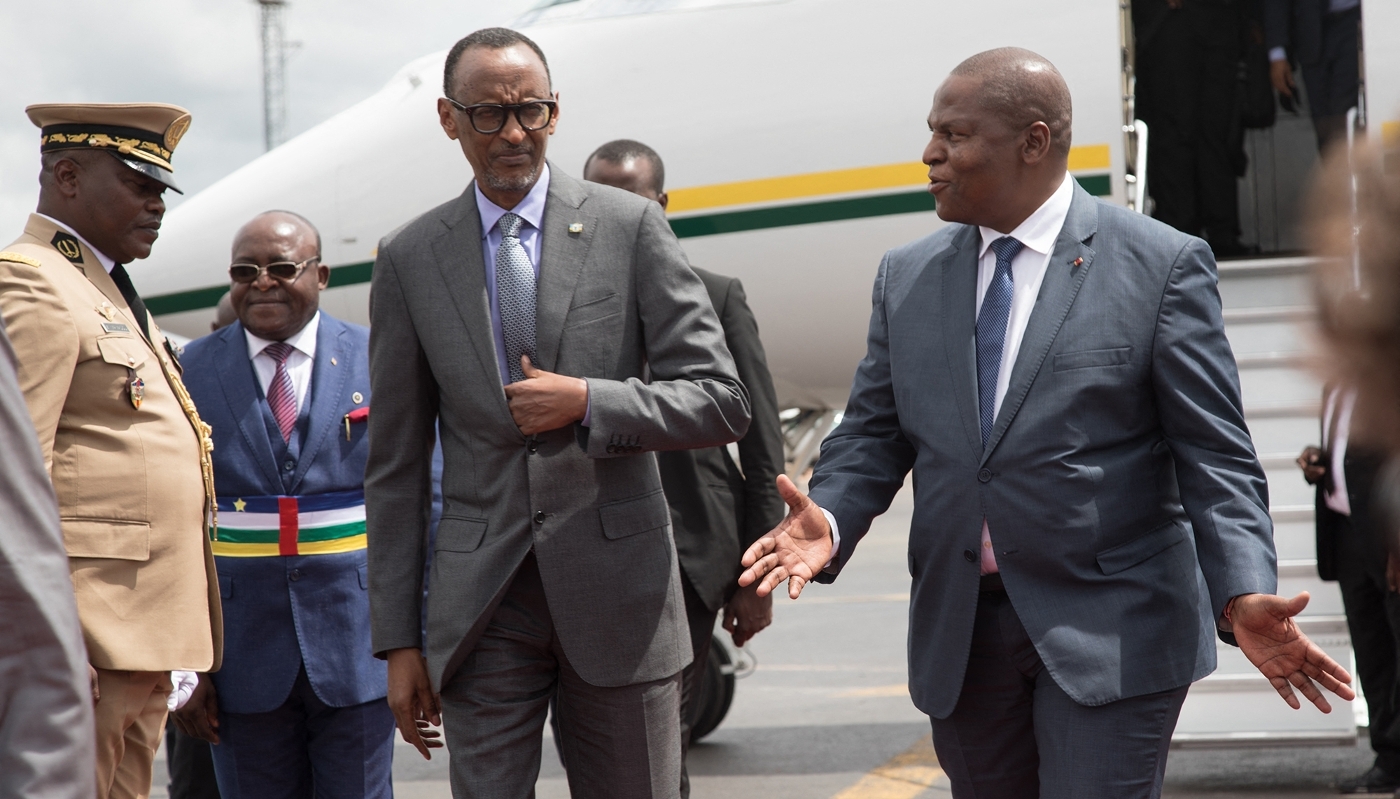 Le président rwandais, Paul Kagame (à g.), et son homologue centrafricain, Faustin-Archange Touadéra, à Bangui, en octobre 2019.