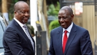 Le président de Kenya Airways, Kiprono Kittony (à gauche), et le chef de l'État, William Ruto, à Nairobi, le 10 mars 2026.