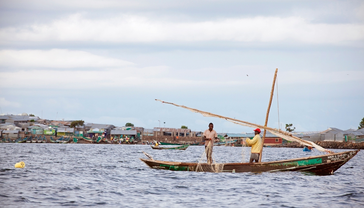 Un bâteau de pêche au large de l'île Remba, sur le lac Victoria, au Kenya.