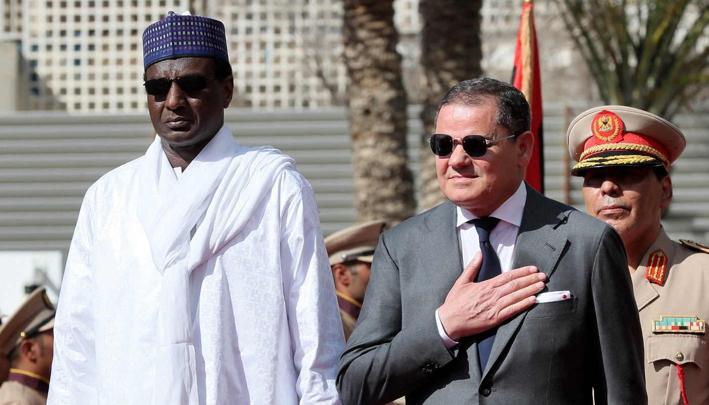 Le premier ministre libyen du Gouvernement d'union nationale, Abdelhamid Dabaiba, et son homologue nigérien, Ali Lamine Zeine, à Tripoli, le 15 juin 2026.