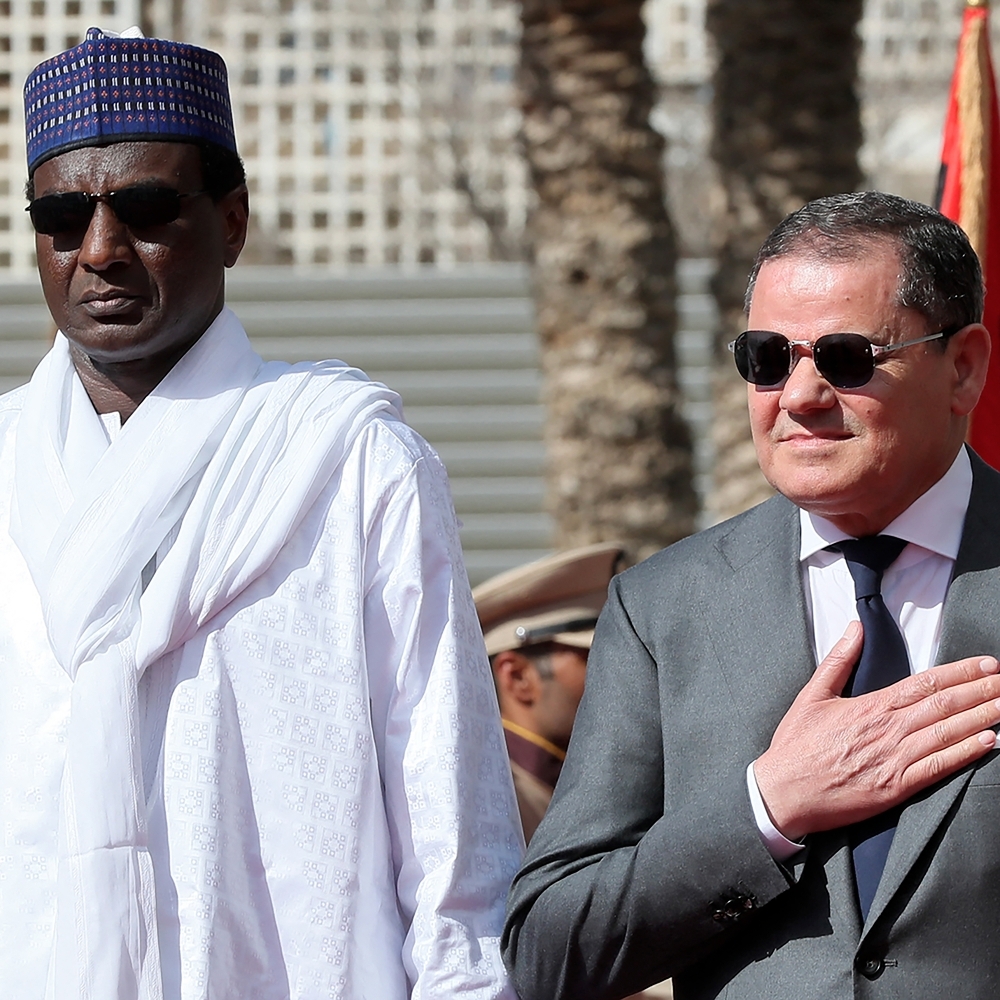 Le premier ministre libyen du Gouvernement d'union nationale, Abdelhamid Dabaiba, et son homologue nigérien, Ali Lamine Zeine, à Tripoli, le 15 juin 2026.