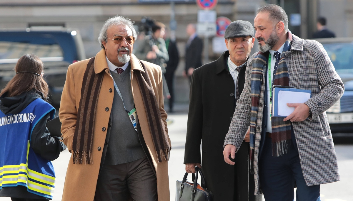 Mohamed Hussein al-Ayeb (à g.) participe à la Conférence de Munich sur la sécurité, le 16 février 2024, en Allemagne.