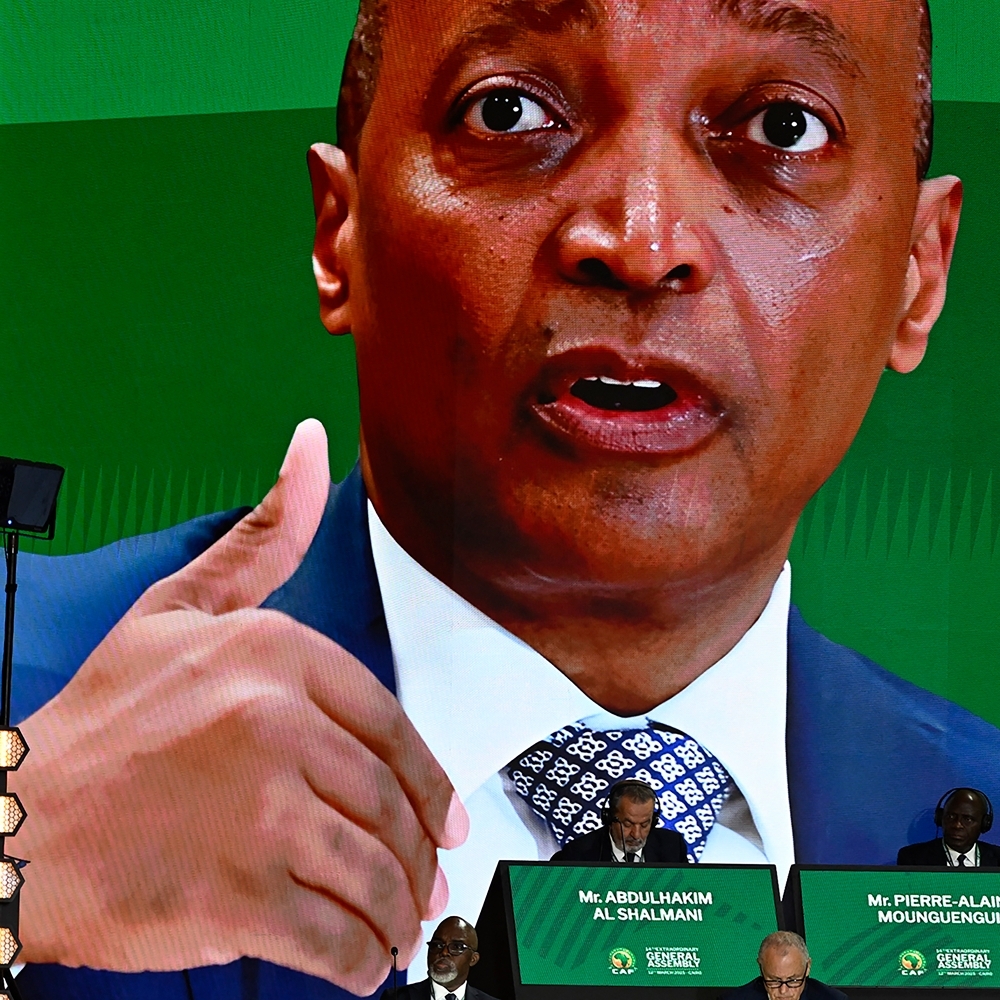 Le président de la Confédération africaine de football, Patrice Motsepe, au Caire, en mars 2025.