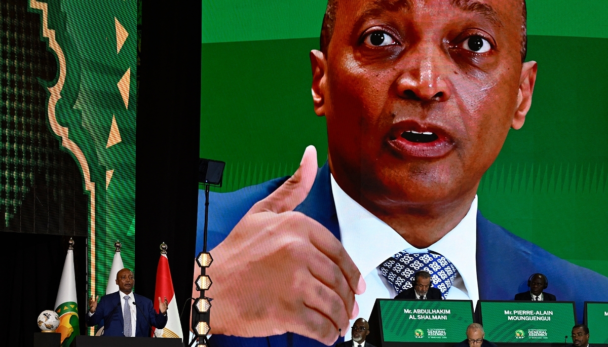 Le président de la Confédération africaine de football, Patrice Motsepe, au Caire, en mars 2025.