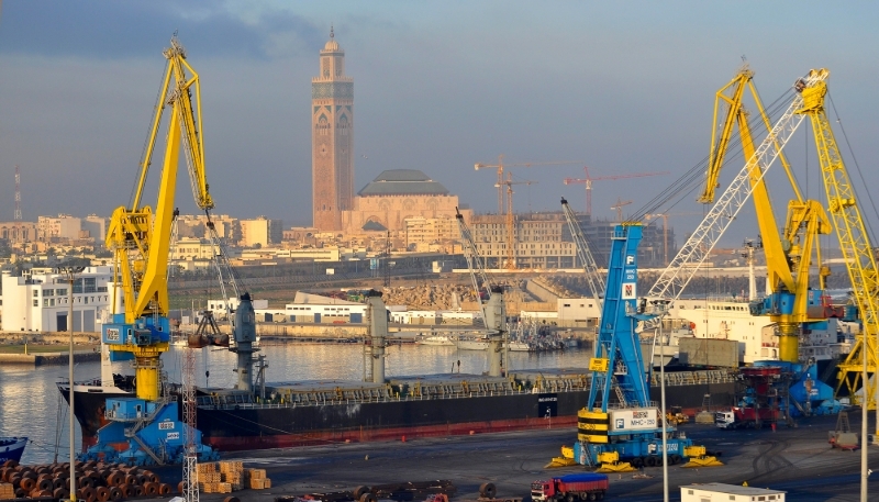 Le port de Casablanca et la mosquée Hassan II, le 23 mars 2023.