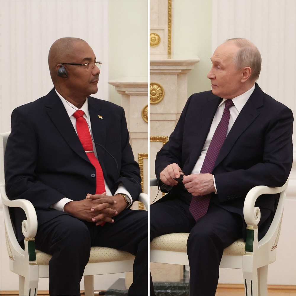Le président des Seychelles Patrick Herminie est reçu par Vladimir Poutine au Kremlin, à Moscou, le 22 avril 2026.
