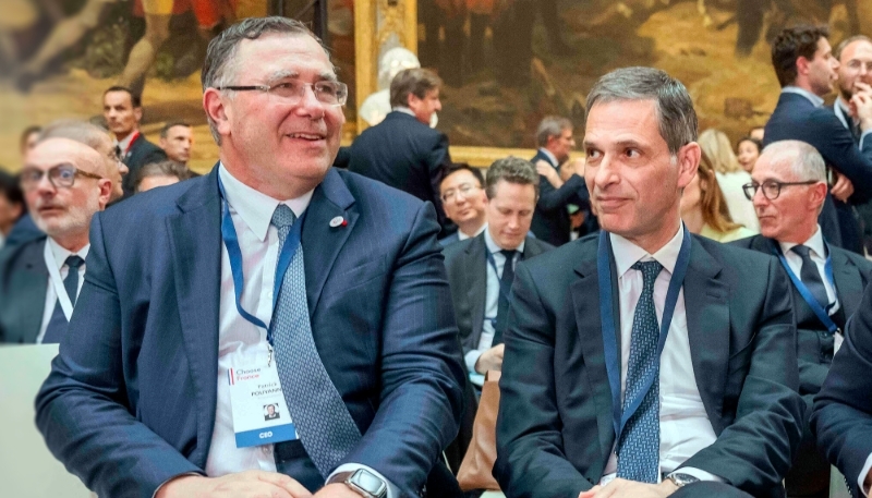 Le PDG de TotalEnergies, Patrick Pouyanné (à gauche), et celui de CMA CGM, Rodolphe Saadé, à Versailles, près de Paris, en France, le 13 mai 2024.