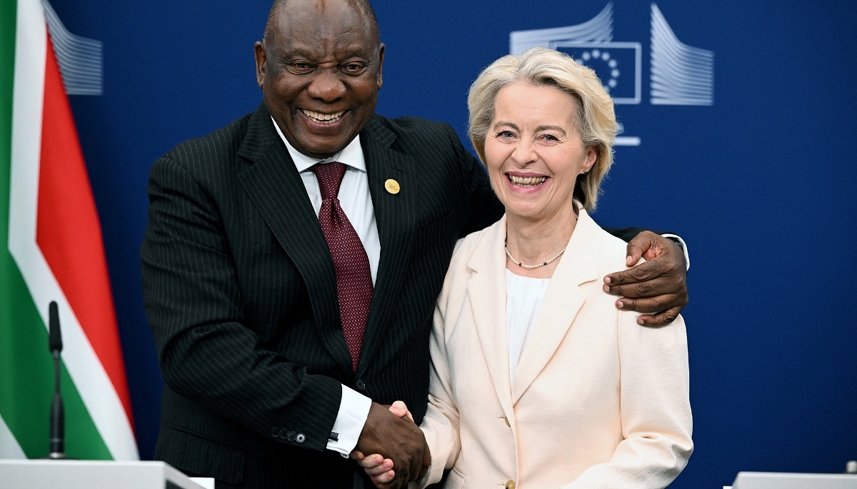 Le président sud-africain Cyril Ramaphosa et la présidente de la Commission européenne Ursula von der Leyen, à Bruxelles, le 9 octobre 2025.