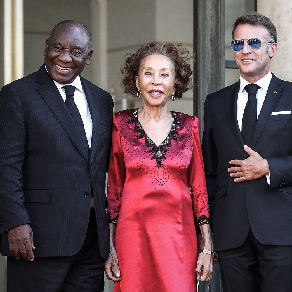 Le chef de l'État et la première dame d'Afrique du Sud, Cyril Ramaphosa et Tshepo Motsepe, aux côtés du couple présidentiel français, Emmanuel et Brigitte Macron, à Paris, le 10 juillet 2026.