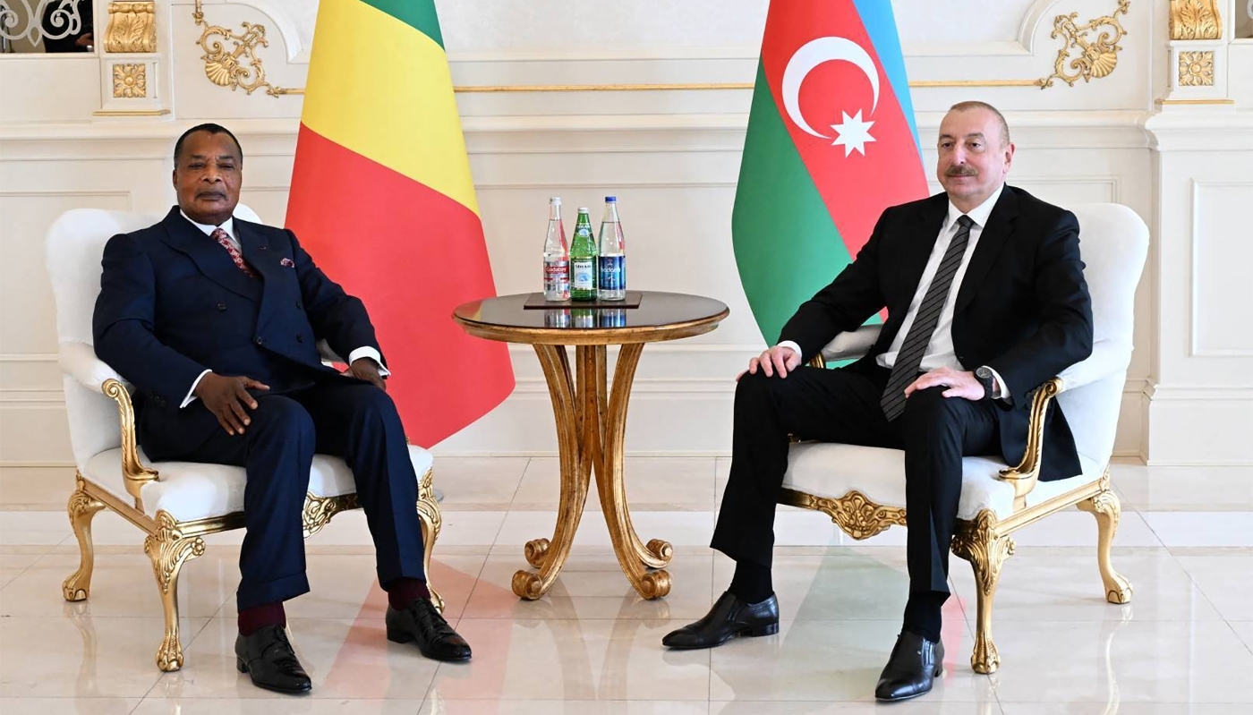 Le président congolais Denis Sassou-Nguesso et son homologue azerbaïdjanais Ilham Aliyev à Bakou, Azerbaïdjan, le 4 avril 2024.