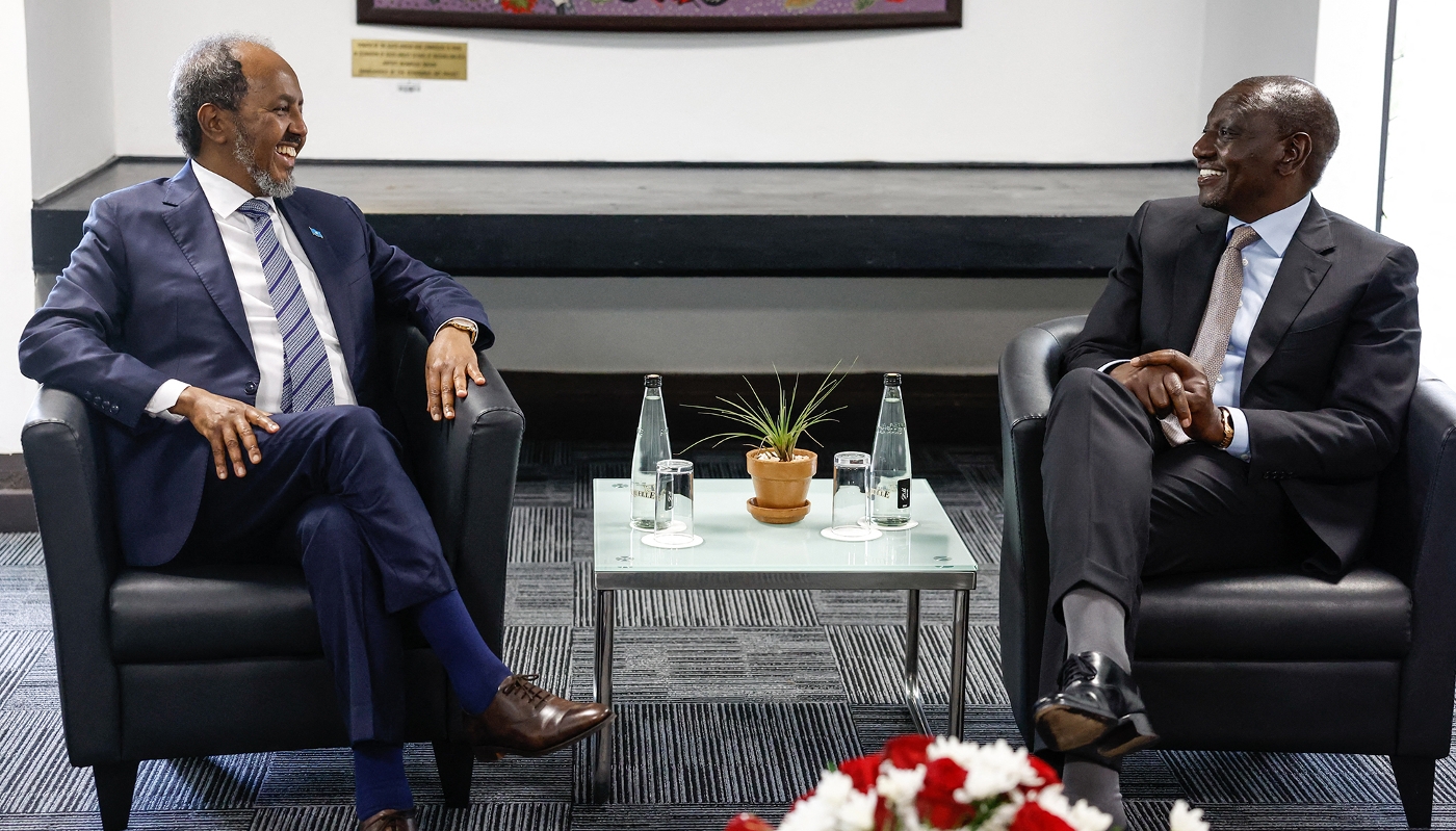 Le président somalien Hassan Sheikh Mohamoud (à g.) et son homologue kényan William Ruto à Nairobi, le 29 février 2024.