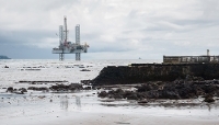 Une plateforme pétrolière au large de Limbé, où se trouve la la Société nationale de raffinage (Sonara), au Cameroun, en septembre 2011.