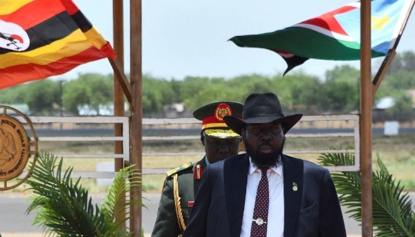 Salva Kiir se prépare à accueillir le président ougandais Yoweri Museveni, à Djouba, le 3 avril 2025.