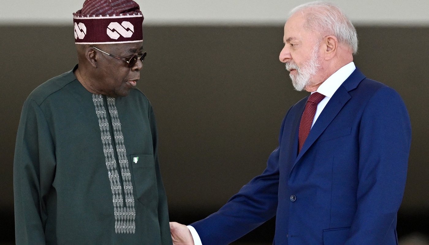 Le président brésilien, Luiz Inacio Lula da Silva (à droite), et le président nigérian, Bola Tinubu, à Brasília, le 25 août 2025.